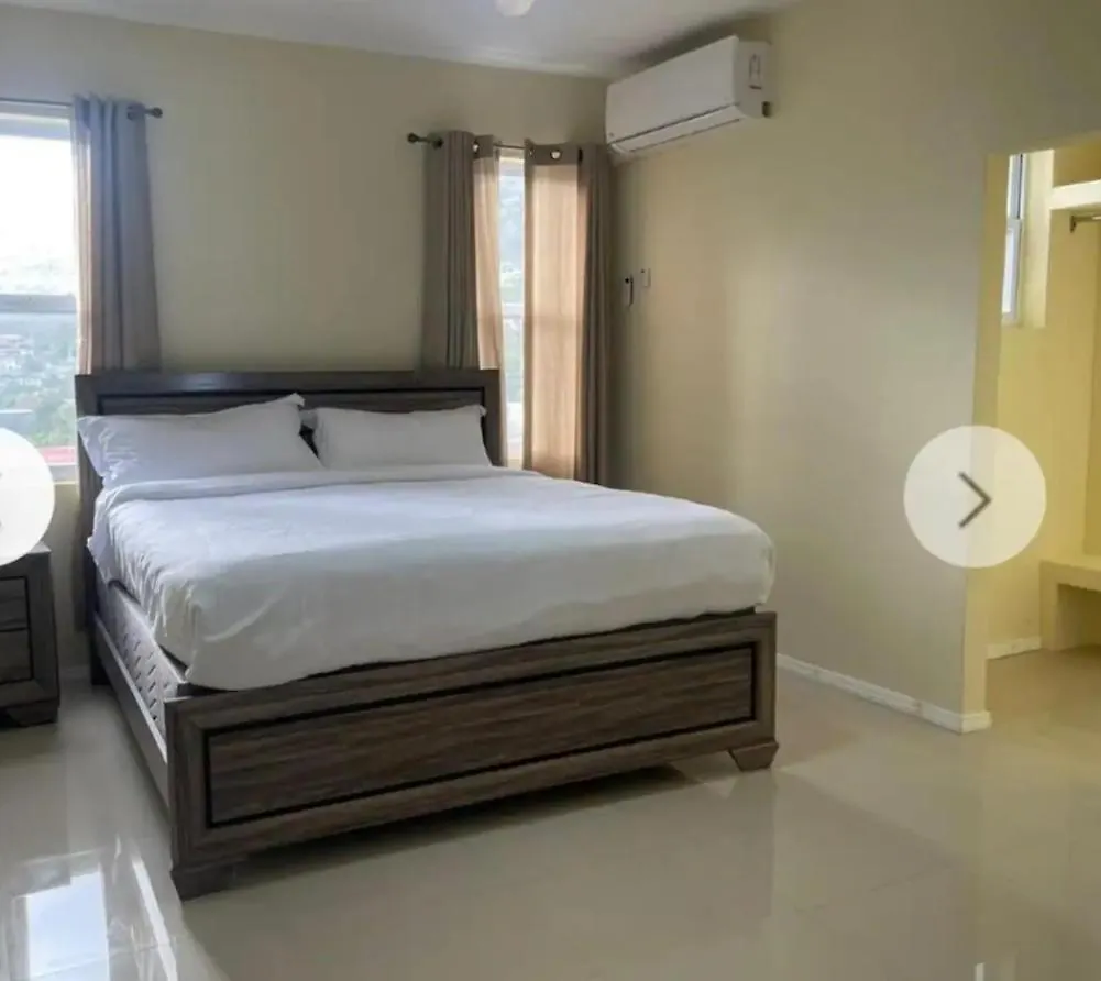 Serenity Suites Kingston Homestay
